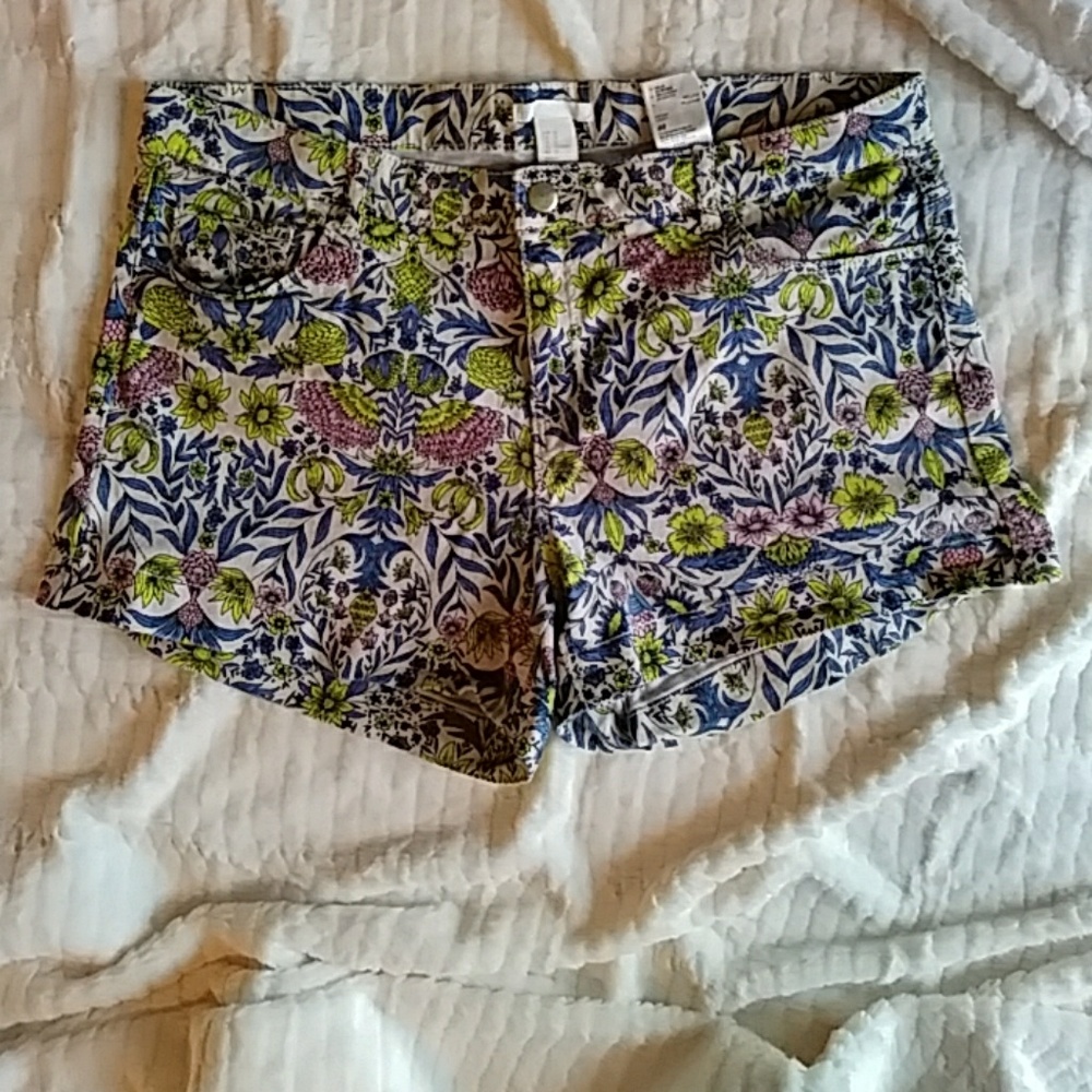 {H&M} Floral Printed Shorts